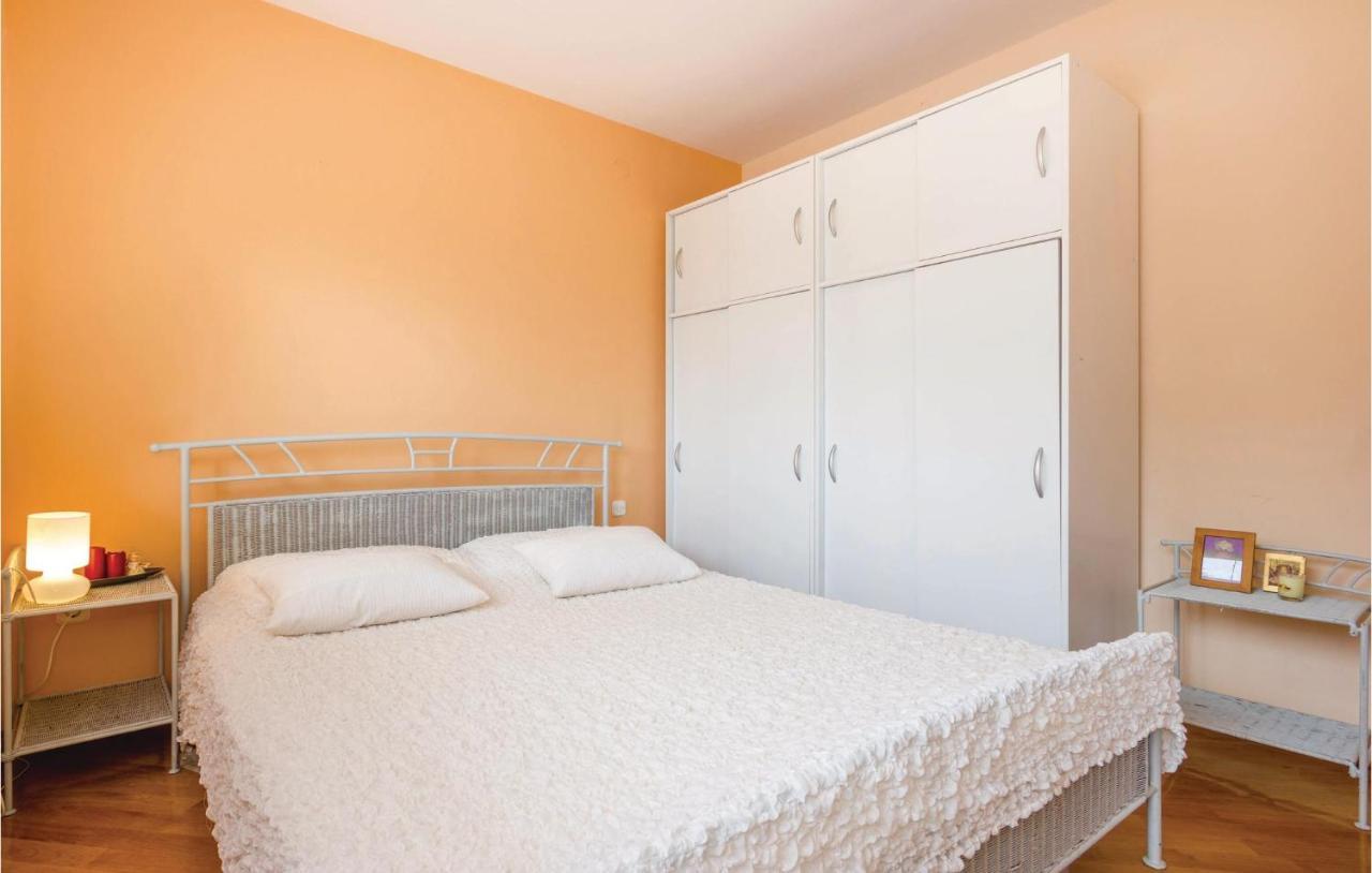 1 Bedroom Amazing Apartment In רייקה מראה חיצוני תמונה